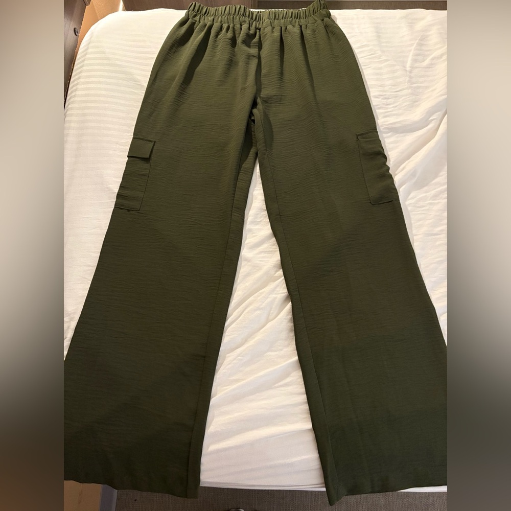 Como Vintage Women's Olive Green Cargo Pants